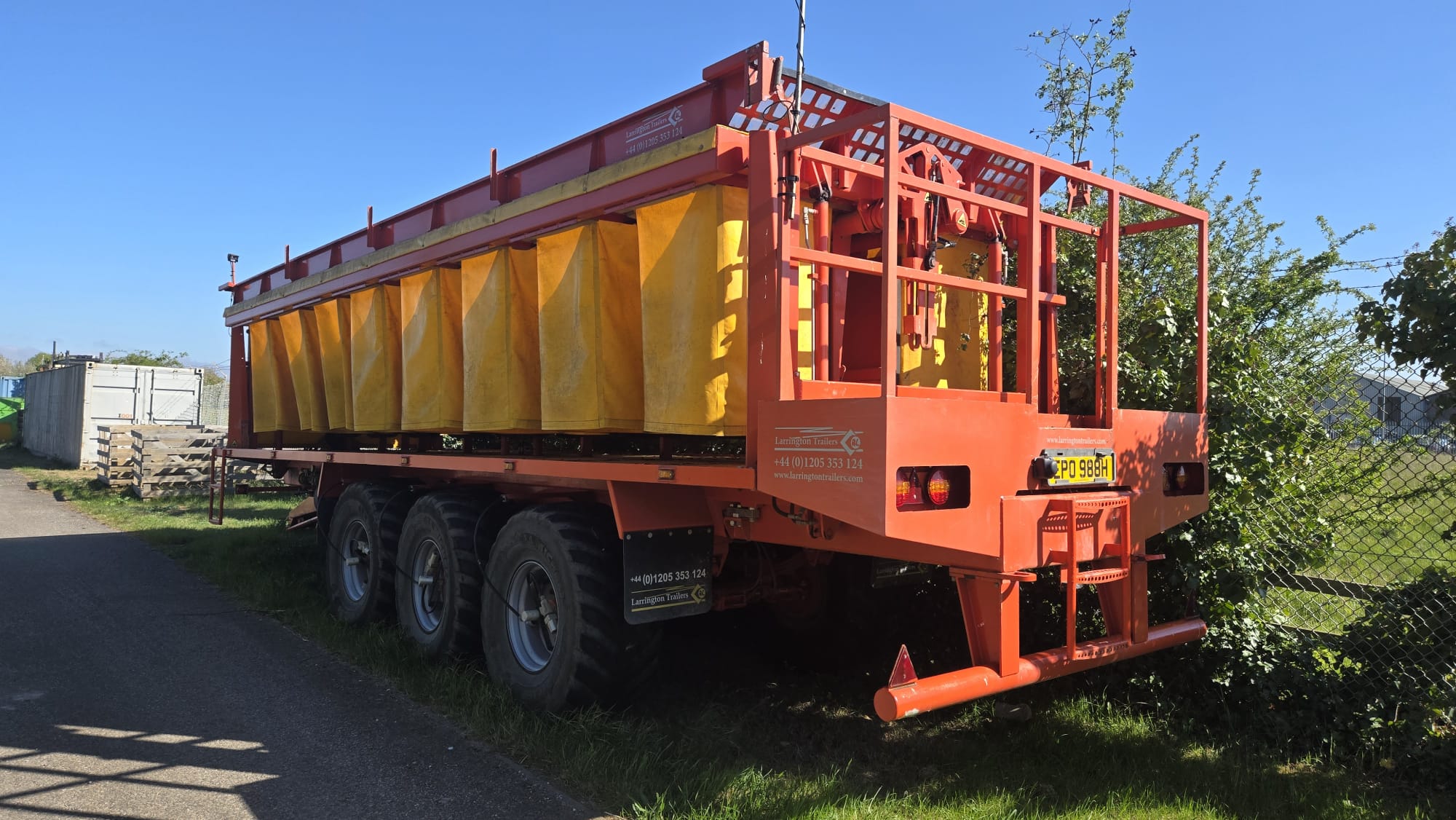 Larrington Guardian Hydraulic Chute Box Loader
